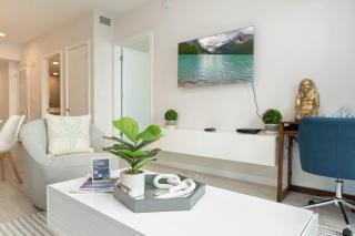 Ionica Urban Getaway: Luxurious Pool and Parking - 4