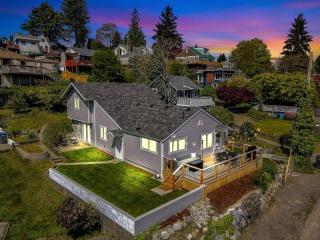 Waterview 4BR Home w/Hot Tub, Spa Bath & Game Room - 4