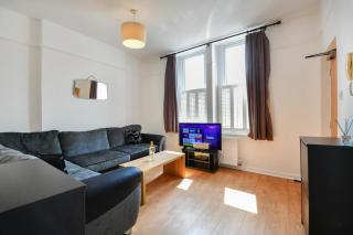Spacious Cardiff Apartment WiFi Near City - Pass the Keys - 9