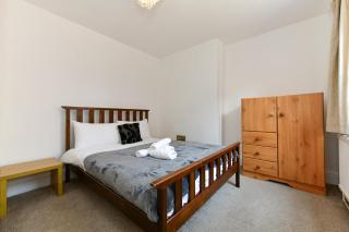 Spacious Cardiff Apartment WiFi Near City - Pass the Keys - 0