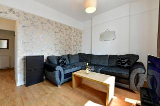 Spacious Cardiff Apartment WiFi Near City - Pass the Keys - 6