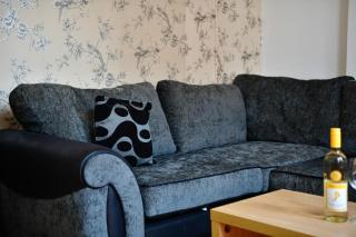 Spacious Cardiff Apartment WiFi Near City - Pass the Keys - 2