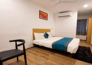 Hotel A P S Townhouse - 2