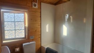 Cabin - Sleeps 6 - Free Parking & Garden - 3