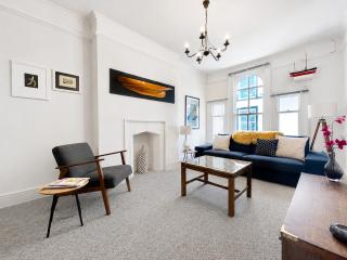 Charming Two-Bedroom Artist's Residence in Central Penzance - 9