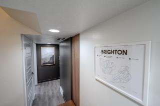 Modern Basement Apartment King Bed and Full Kitchen - 2