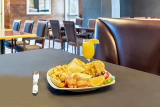 Days Inn by Wyndham Sylvan Lake - 1
