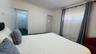 Spacious 3-Bedroom Self-Catering House, Sleeps 6 - Airport Road - Livingstone - 4