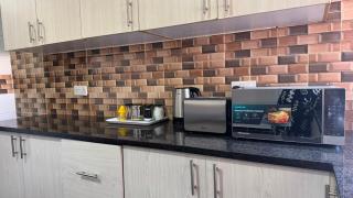 Spacious 3-Bedroom Self-Catering House, Sleeps 6 - Airport Road - Livingstone - 2