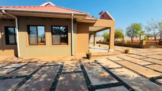Spacious 3-Bedroom Self-Catering House, Sleeps 6 - Airport Road - Livingstone - Livingstone - 0