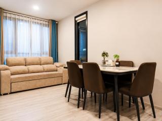 1 minute to the subway entrance Mrt Huai Khwang Most cozy room in this city central The condo has an infinity swimming pool and gym on the top floor - 1
