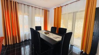 Spacious 3-Bedroom Self-Catering House, Sleeps 6 - Airport Road - Livingstone - Livingstone - 8