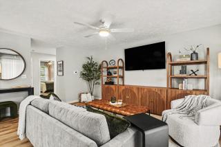 Walk to ND Luxury 2BR2BA Condo Balcony Parking - 7