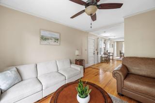 Historic Salem Getaway, Coastal Charm, 2 Bed 1 Bath - Salem - 4