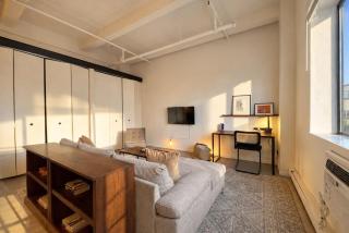 Westown Studio Apt Near Fiserv, Baird, and Theater District - 8