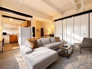 Westown Studio Apt Near Fiserv, Baird, and Theater District - 4