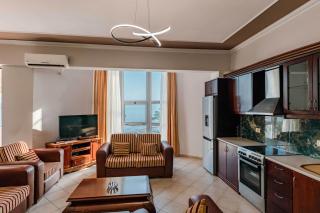 Beachfront Apartment - free Rooftop Pool access - 2