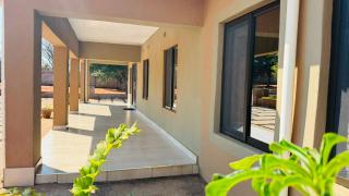 Spacious 3-Bedroom Self-Catering House, Sleeps 6 - Airport Road - Livingstone - 9
