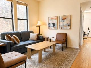 Flexhome Ukrainian Village 2BR - Private Balcony & Walkable Location - 9