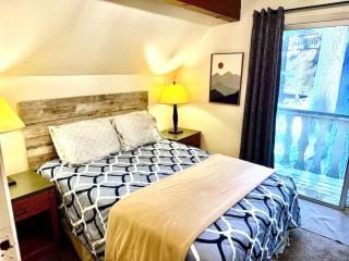 Home in Yosemite-Brookside Cottage-Sleeps 10 - 6