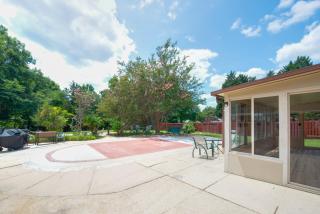 Spacious Yard & Fire Pit! 6 Mi to National Harbor - 6