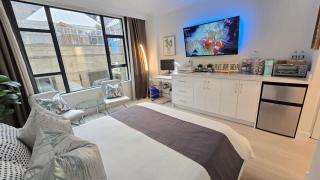 Privately Owned Room at the Executive Hotel Le Soleil - 9
