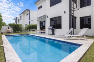 NOK Spacious 3BR Villa with Patio By Vistacana - 9