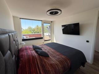 Luxury Apartments & Shared Pool - 4