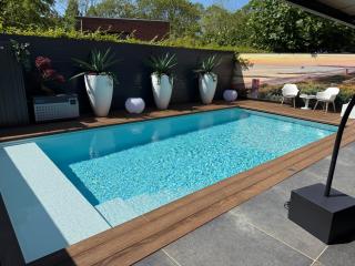 Luxury Apartments & Shared Pool - 9