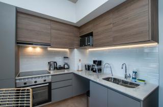 Stylish Hassler One-Bedroom with Pool Gym - 9