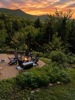 Alpine Falls Chalet - Ski Haven with Mountain Views - 0