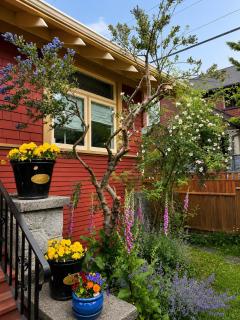 Cozy 2BR Suite Near Jericho Beach & UBC - 6