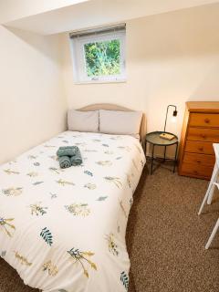 Cozy 2BR Suite Near Jericho Beach & UBC - 4