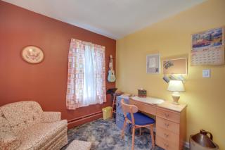 Vintage MCM Charm | Modern Comforts | West Akron - 7