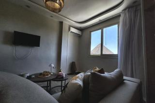 Giza Pyramid View Flat & Egyptian Art - 8