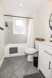 2BD 1BA Unit w Fenced Backyard - Near Soulard - 3