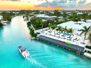 Lagoon View Villa, Pool, Dock, & Waterways - 9