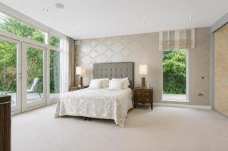 Stylish 3BR Home Wiz Private Garden & Parking - 8
