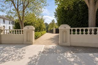 Stylish 3BR Home Wiz Private Garden & Parking - 6