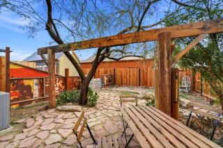Walkable Barrio Charm - 9