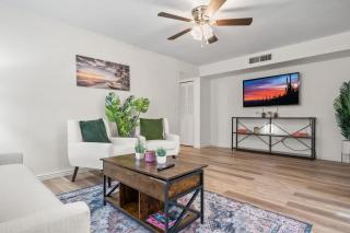 Cozy Pet Friendly Townhome with Pool - 9