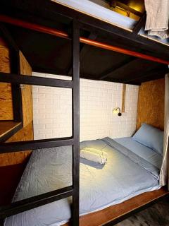 Charming BB Stay in Bangkok Noi with Nature Views - 9