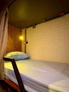 Charming BB Stay in Bangkok Noi with City Views - 5
