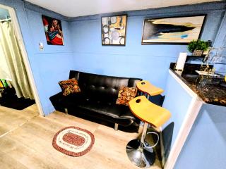 ENTIRE 2 BEDROOM APARTMENT 20 min-Newark Airport 15 min- Stadium not shared Downtown Newark- Branch Brook park inn - 7