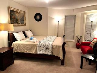4 TVs, King Bed, Across Recreational Park, Tennis Court, Near Commercial Shops - 8