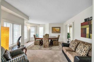 4 TVs, King Bed, Across Recreational Park, Tennis Court, Near Commercial Shops - 4