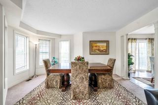 4 TVs, King Bed, Across Recreational Park, Tennis Court, Near Commercial Shops - 3