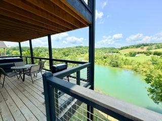 Modern Large Luxury Retreat near Pigeon Forge! - 8