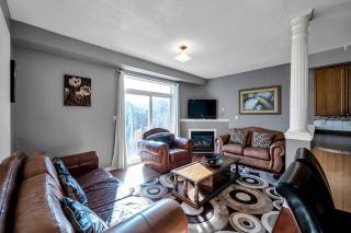 King Bed, Home Gym, 4 TVs, Near Recreational Parks, Tennis Court, Shops - 9
