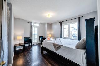 King Bed, Home Gym, 4 TVs, Near Recreational Parks, Tennis Court, Shops - 4